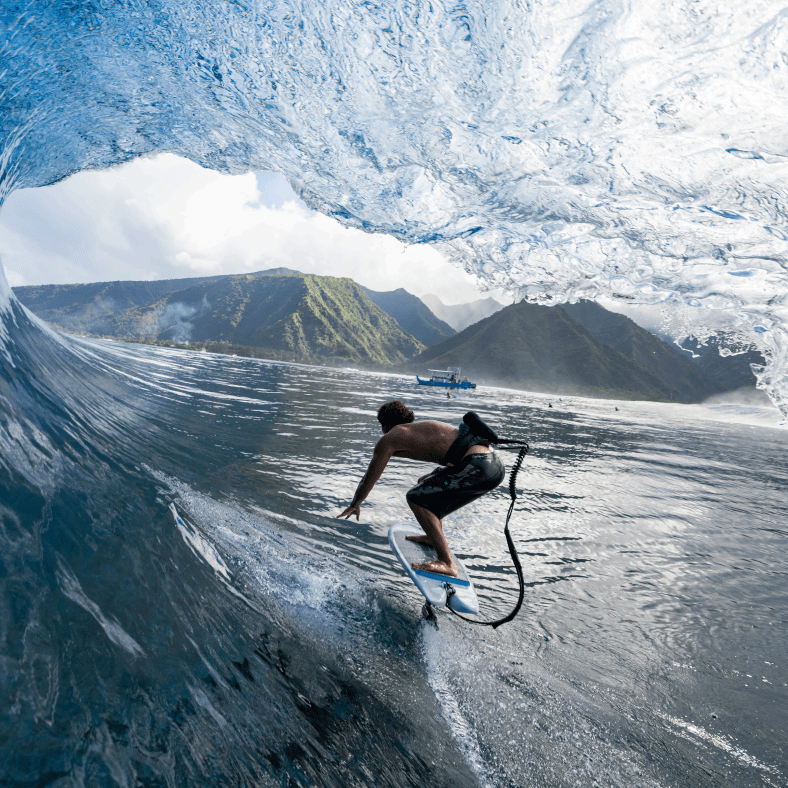 Rider Duotone electric en action avec le foil assist