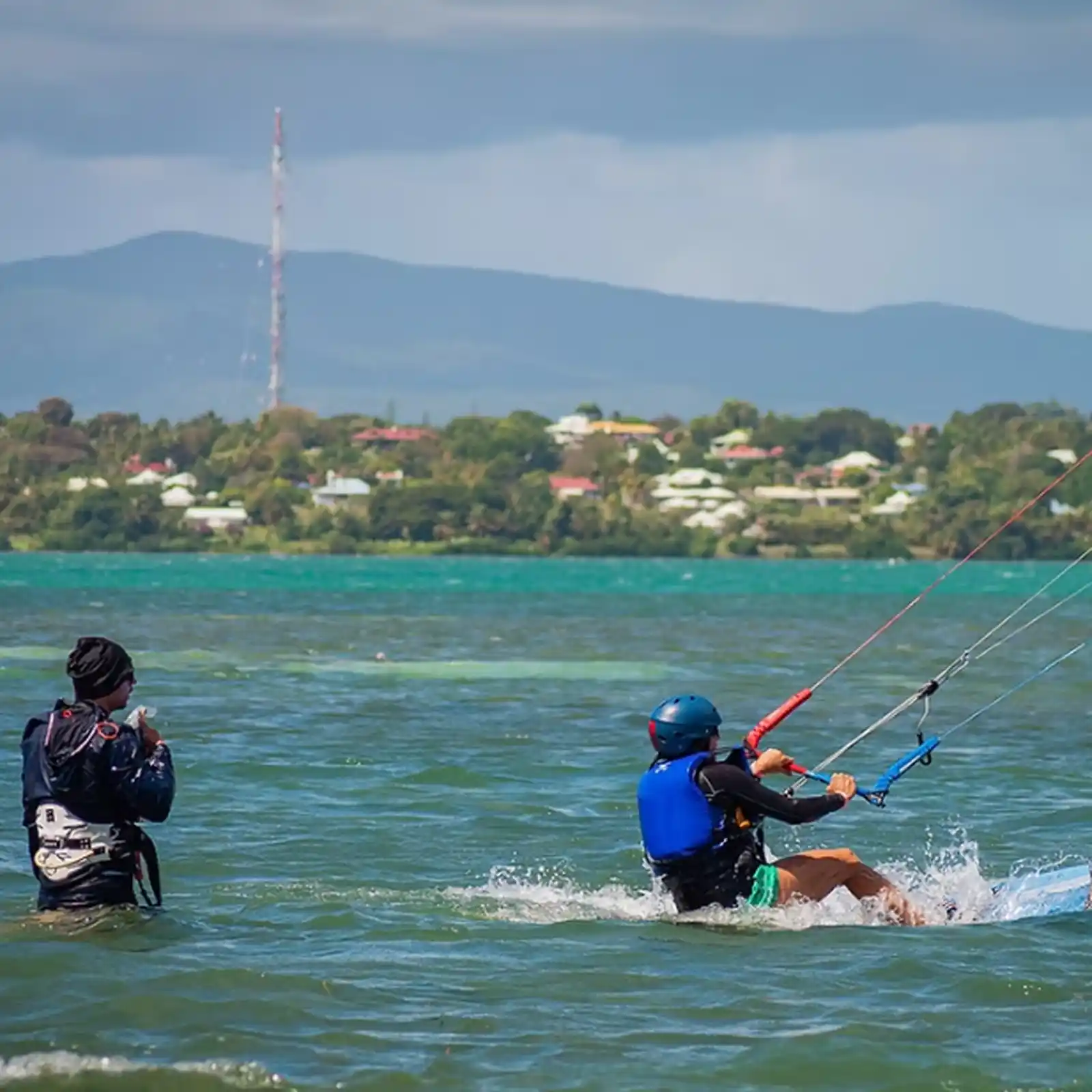 Cours de kitesurf en Guadeloupe avec Maximum Kite dans un lagon turquoise
